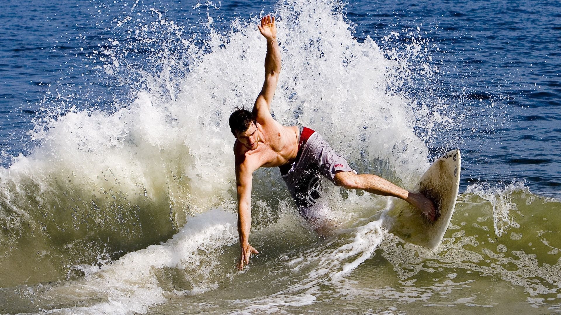 爱游戏网址登录-篮球赛事直播平台优化多屏互动体验，篮球比赛直播系统