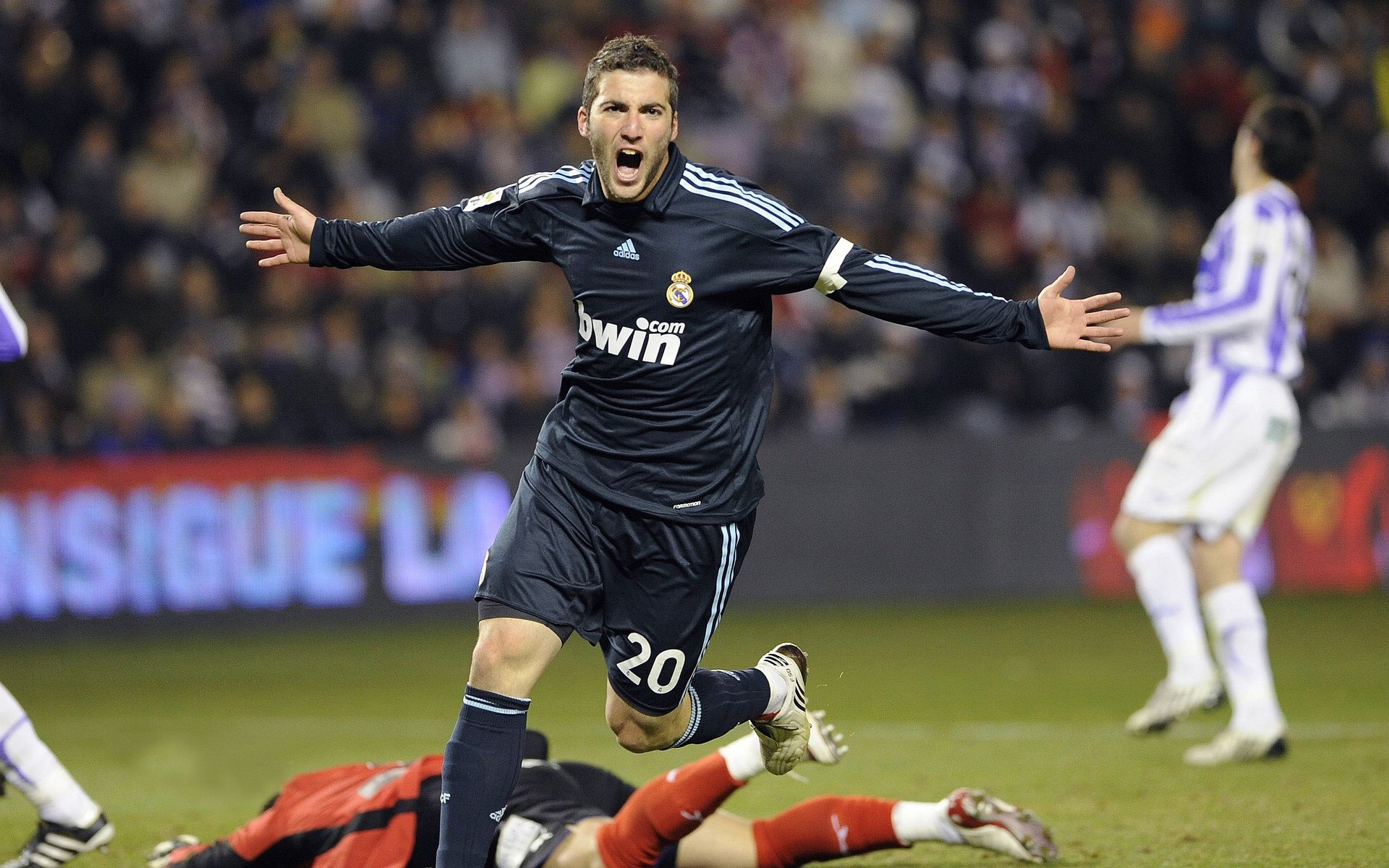 马尔科斯·达尔梅达在2024年南美锦标赛中以完美的30分收尾，赢得冠军